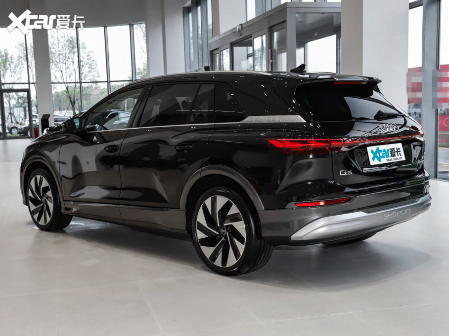 2024WQ5 e-tron 50 e-tron quattro ҫ \b