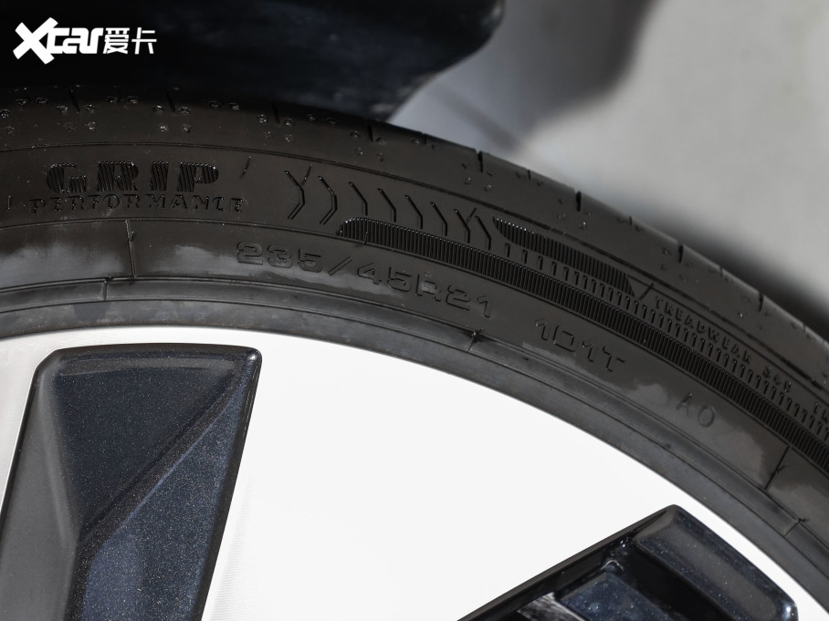 2024WQ5 e-tron 50 e-tron quattro ҫ \b