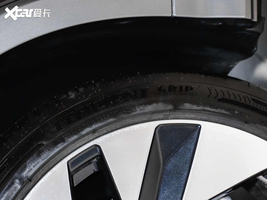 2024WQ5 e-tron 50 e-tron quattro ҫ \b