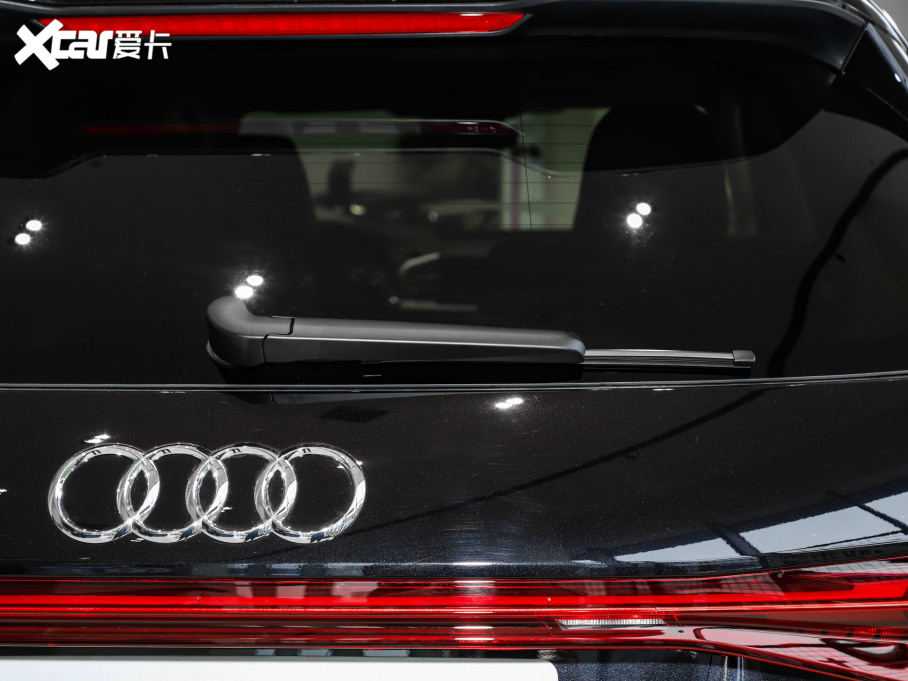 2024WQ5 e-tron 50 e-tron quattro ҫ \b