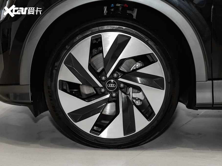 2024WQ5 e-tron 50 e-tron quattro ҫ \b