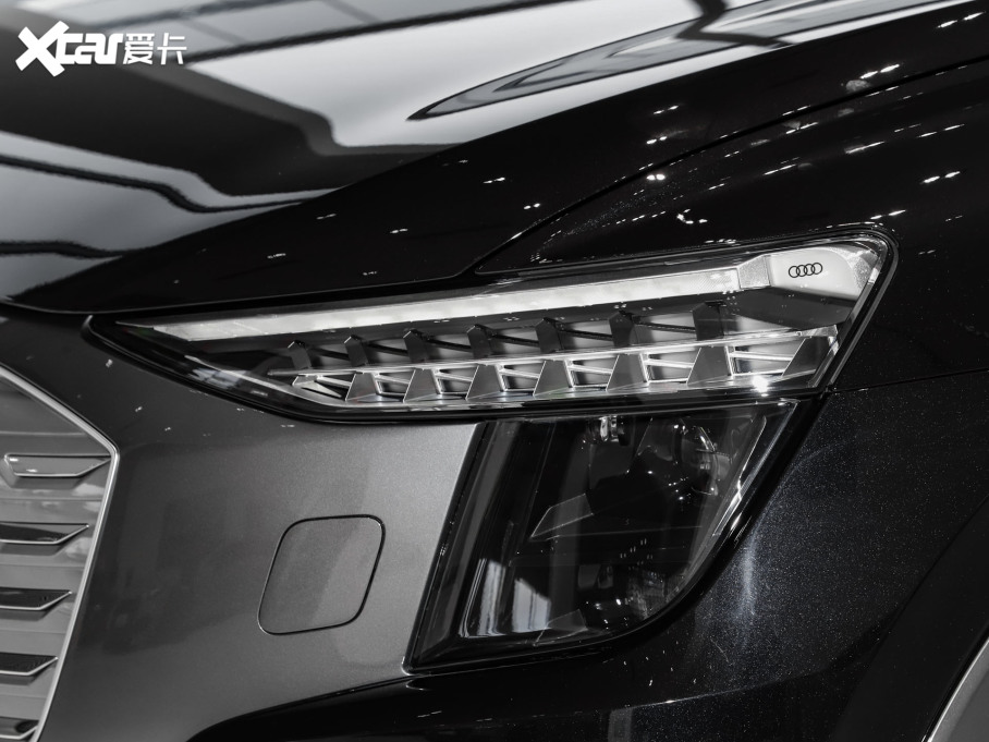 2024WQ5 e-tron 50 e-tron quattro ҫ \b