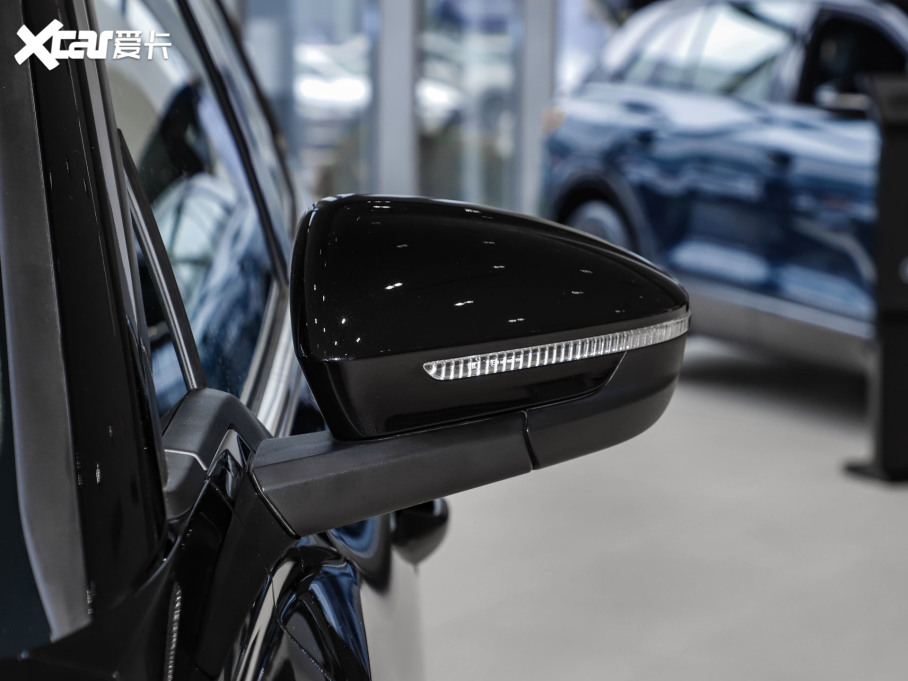 2024WQ5 e-tron 50 e-tron quattro ҫ \b