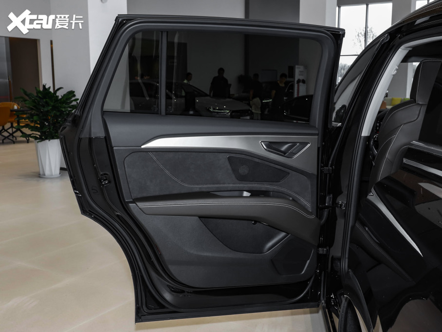 2024WQ5 e-tron 50 e-tron quattro ҫ \b