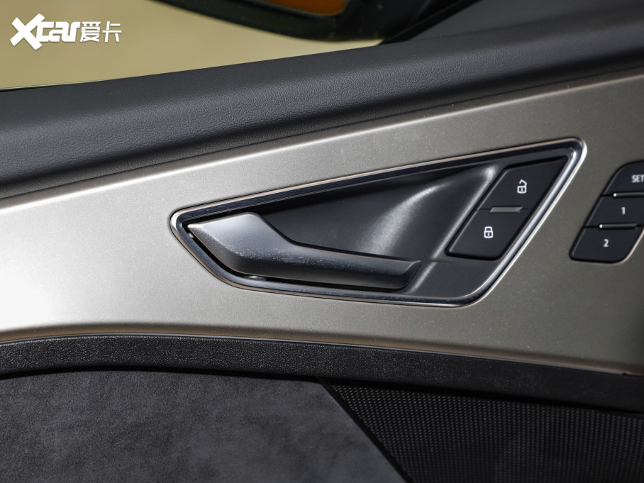 2024WQ5 e-tron 50 e-tron quattro ҫ \b