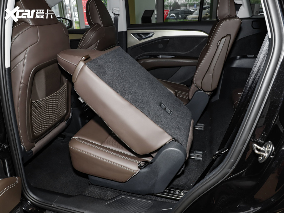 2024��?yu��n)W��Q5 e-tron 50 e-tron quattro ��ҫ�� �\�����b