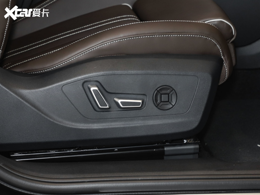 2024WQ5 e-tron 50 e-tron quattro ҫ \b