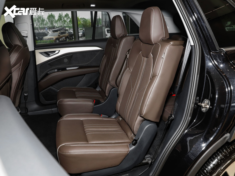 2024WQ5 e-tron 50 e-tron quattro ҫ \b