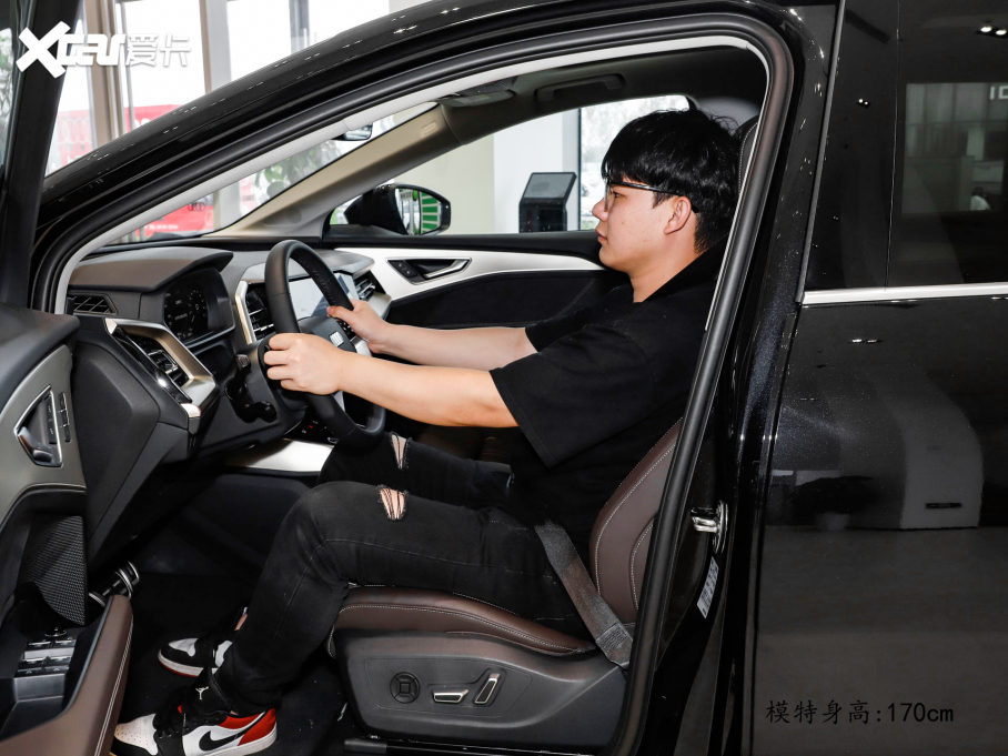 2024WQ5 e-tron 50 e-tron quattro ҫ \b