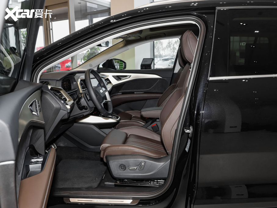 2024WQ5 e-tron 50 e-tron quattro ҫ \b