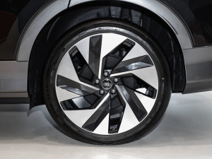 202450 e-tron quattro ҫ \b ^