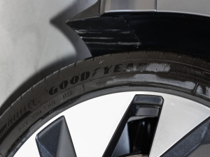 202450 e-tron quattro ҫ \b ^