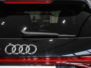 202450 e-tron quattro ҫ \b ^