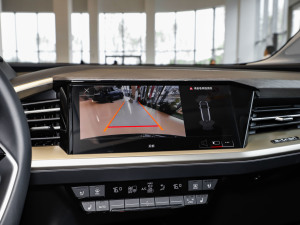 202450 e-tron quattro ҫ \b п؅^(q)