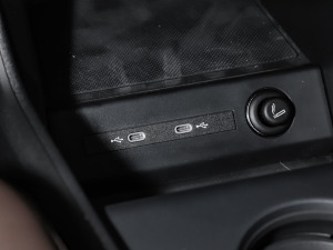 202450 e-tron quattro ҫ \b п؅^(q)