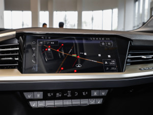 202450 e-tron quattro ҫ \b п؅^(q)