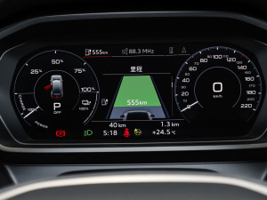 2024款50 e-tron quattro 光耀型 锦衣套装 中控区