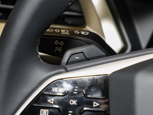 2024款50 e-tron quattro 光耀型 锦衣套装 中控区
