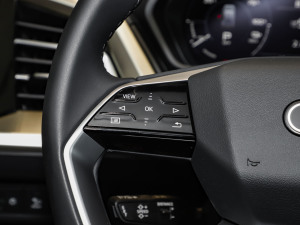 2024款50 e-tron quattro 光耀型 锦衣套装 中控区