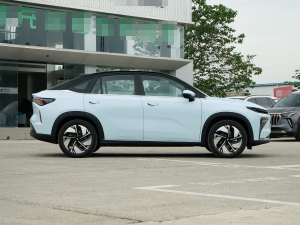 2023款605km 猎光 正侧（右）