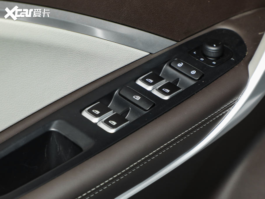 2025����{8 �L�m����