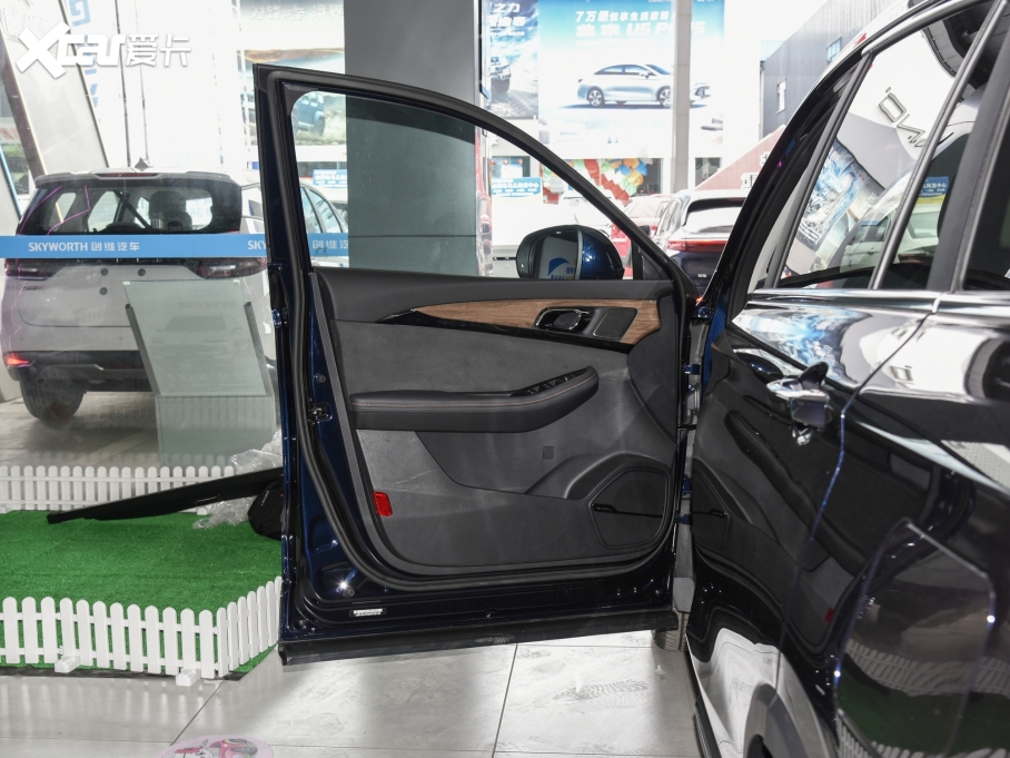 2022άHT-i 1.5L PHEV Զ