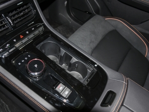 2022款1.5L PHEV 智远版 前排杯架