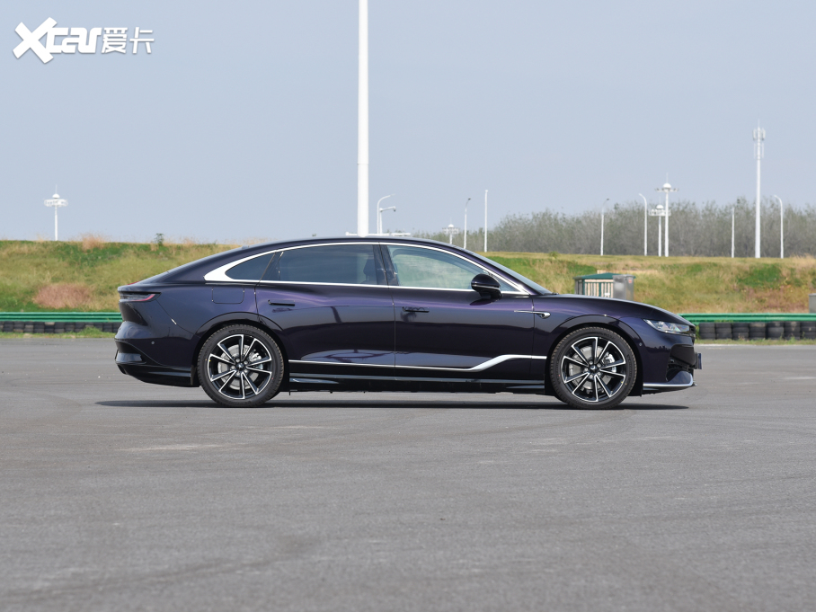 2024D׷ PHEV 򌳬LmŞ