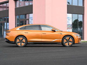 2023款580km 旗舰版 正侧（右）