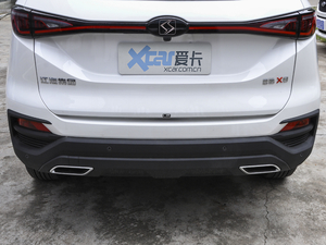2021款300T DCT全景豪华版 5座 排气管