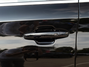 2021款300T DCT领先智联版 7座 主驾门拉手