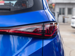 2021款300T DCT领先智联版 6座 尾灯