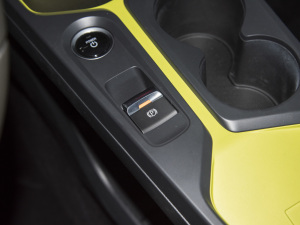 2021款302km 时尚型 31.4kWh 驻车制动器