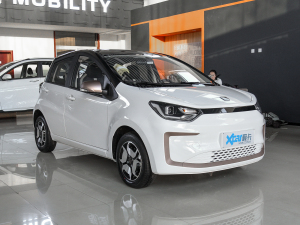 2021款302km 超越型 31.4kWh 右前45度