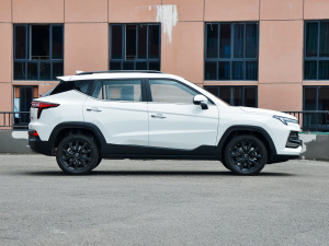 2022款1.5T CVT酋长定制版 正侧（右）