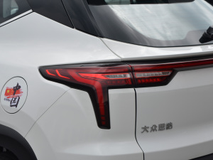 2022款1.5T CVT酋长定制版 尾灯