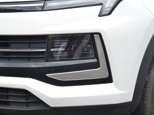 2022款1.5T CVT酋长定制版 大灯