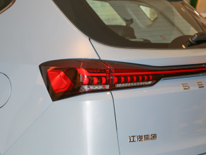 2022款1.5T DCT潮FUN版 尾灯