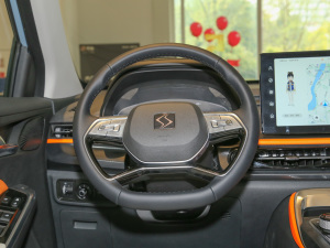 2022款1.5T DCT潮FUN版 方向盘
