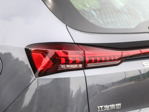 2022款1.5T DCT潮FUN版 尾灯
