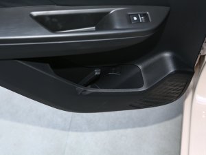 2023款周年款 301km 满天星 45kW 后门储物空间
