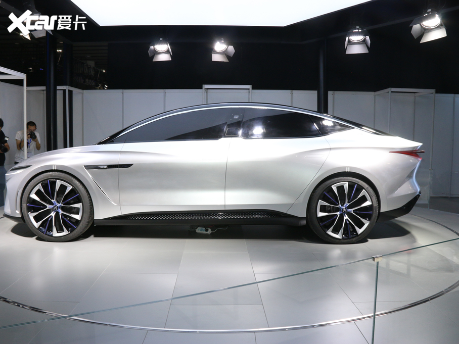 2021O̖ R-Aura Concept