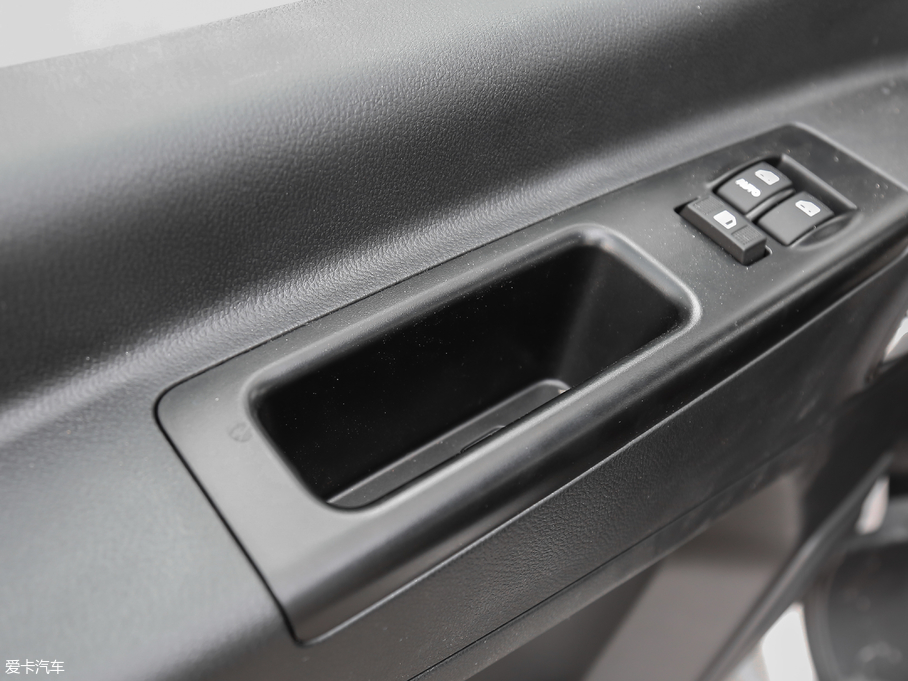 2018LM3 ˼Ұ 1.6L քӺA