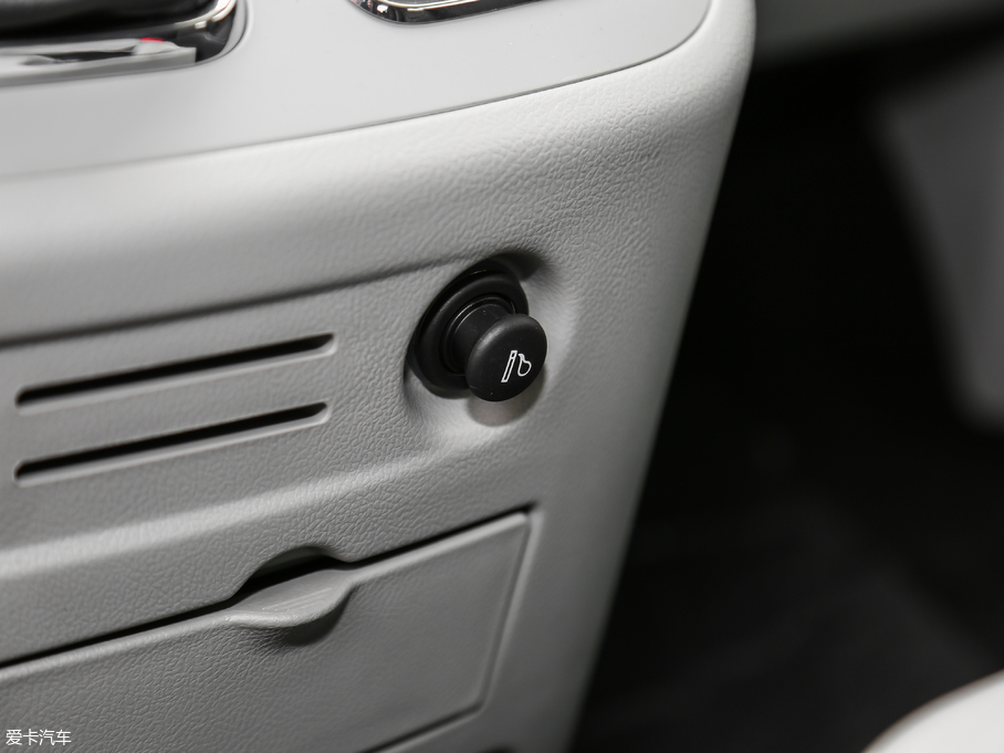 2018LM3 ˼Ұ 1.6L քӺA