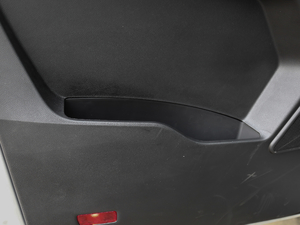 2018款宜家版 1.6L 手动豪华智能型 前门储物空间