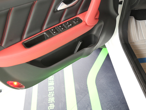 2018款升级版 豪华智能型 前门储物空间