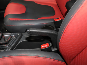 2018款赛道版 1.5L 手动超值型 驻车制动器