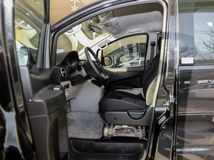 2019款宜家版 1.6L 豪华智能型 前排空间