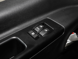 2019款宜家版 1.6L 豪华智能型 主驾车窗控制区	