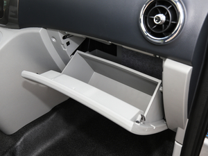 2019款PLUS 宜家版 1.8L 豪华型 手套箱